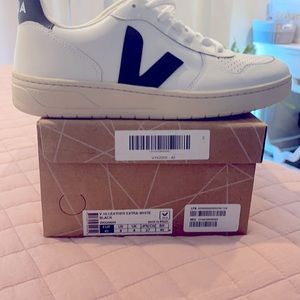 Veja leather extra-white size 9 US women’s.